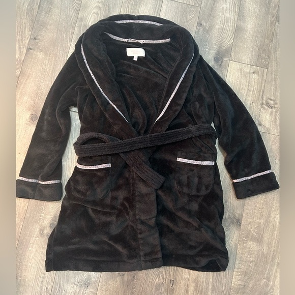 Victoria's Secret Other - Victoria’s Secret Black Fuzzy Robe